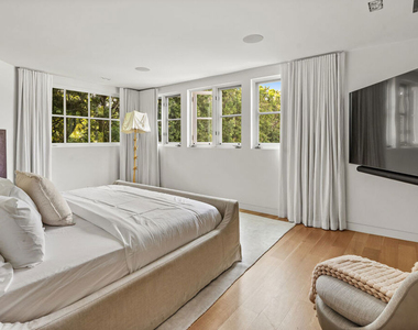 165 Mabery Road - Photo Thumbnail 20