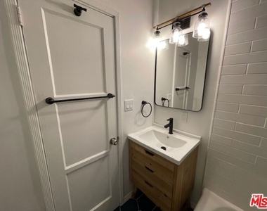 45 Thornton Avenue - Photo Thumbnail 16