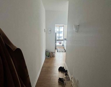 302 East 39th Street - Photo Thumbnail 3