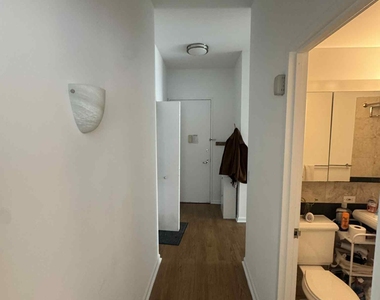 302 East 39th Street - Photo Thumbnail 7