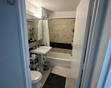 302 East 39th Street - Photo Thumbnail 6