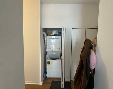302 East 39th Street - Photo Thumbnail 5