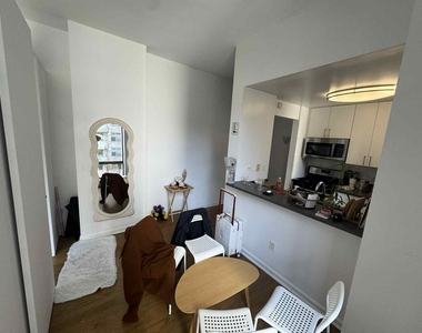 302 East 39th Street - Photo Thumbnail 1