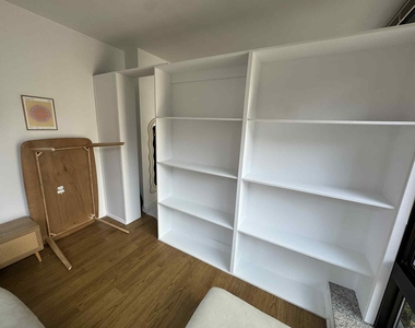 302 East 39th Street - Photo Thumbnail 4