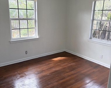 213 Se 9th Street - Photo Thumbnail 9