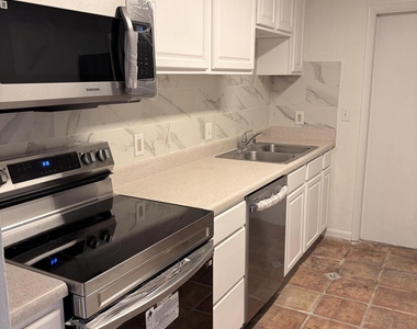 213 Se 9th Street - Photo Thumbnail 2