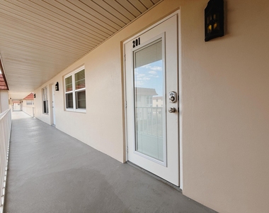 106 Spring Lake Court - Photo Thumbnail 18