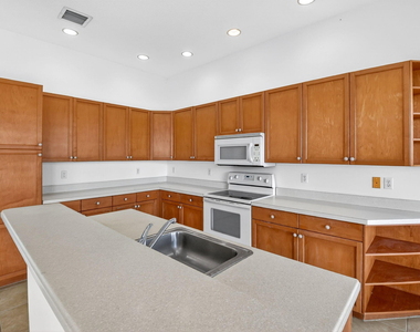 2431 Westmont Drive - Photo Thumbnail 16