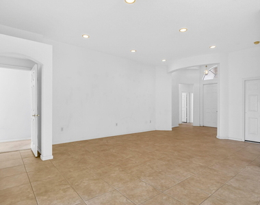 2431 Westmont Drive - Photo Thumbnail 7