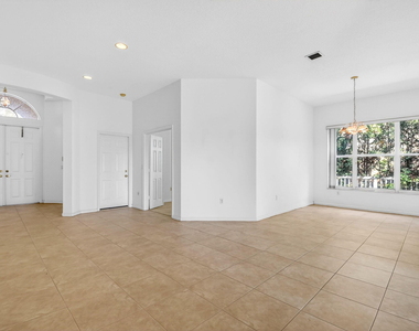 2431 Westmont Drive - Photo Thumbnail 8