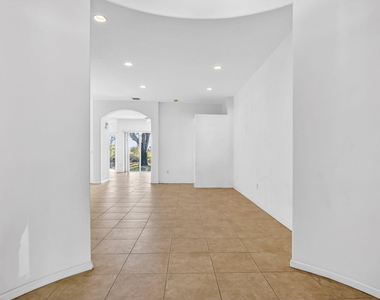 2431 Westmont Drive - Photo Thumbnail 4