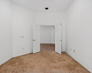 2431 Westmont Drive - Photo Thumbnail 32