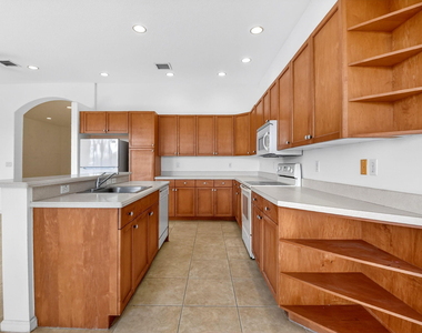 2431 Westmont Drive - Photo Thumbnail 17
