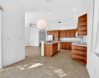 2431 Westmont Drive - Photo Thumbnail 22