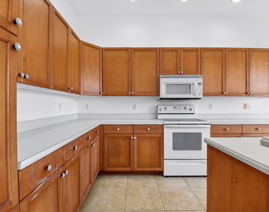 2431 Westmont Drive - Photo Thumbnail 18