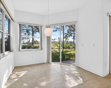 2431 Westmont Drive - Photo Thumbnail 21