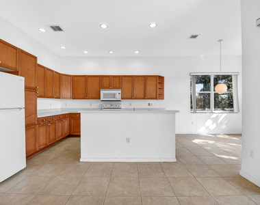 2431 Westmont Drive - Photo Thumbnail 15