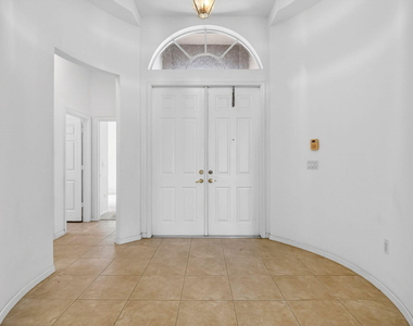 2431 Westmont Drive - Photo Thumbnail 5