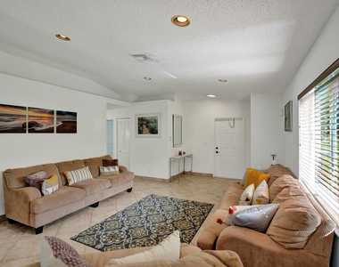 1245 Sw 46th Way - Photo Thumbnail 8