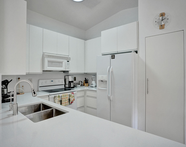 1245 Sw 46th Way - Photo Thumbnail 12