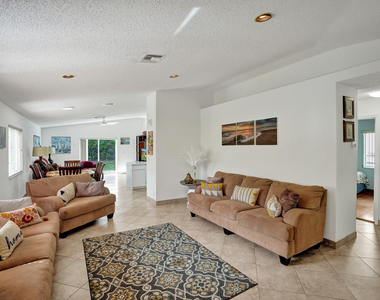 1245 Sw 46th Way - Photo Thumbnail 5