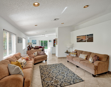 1245 Sw 46th Way - Photo Thumbnail 4