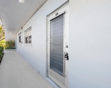 2440 Sw 22nd Avenue - Photo Thumbnail 2