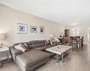 2440 Sw 22nd Avenue - Photo Thumbnail 8