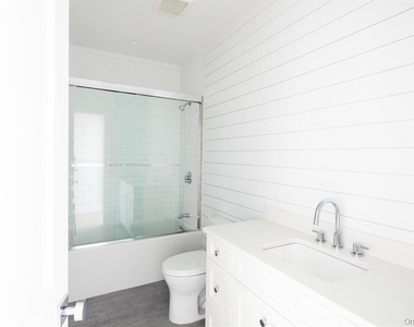 123 Sterling Avenue - Photo Thumbnail 4