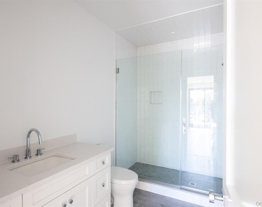 123 Sterling Avenue - Photo Thumbnail 2