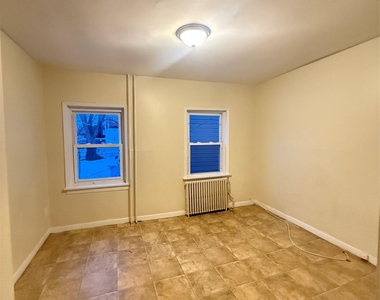 33 Kingston Avenue - Photo Thumbnail 3