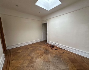 28-18 41st Avenue - Photo Thumbnail 3