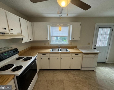 205 Little River Drive - Photo Thumbnail 12