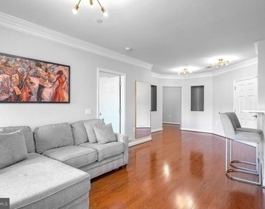 2101 N Monroe Street - Photo Thumbnail 3