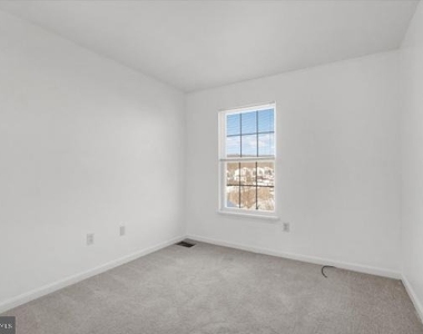 655 Fisher Drive - Photo Thumbnail 10