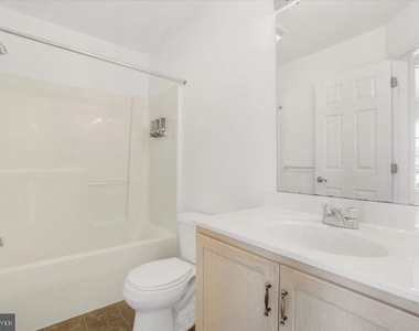 655 Fisher Drive - Photo Thumbnail 12