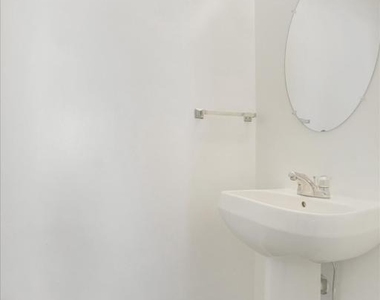 655 Fisher Drive - Photo Thumbnail 6