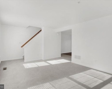 655 Fisher Drive - Photo Thumbnail 3