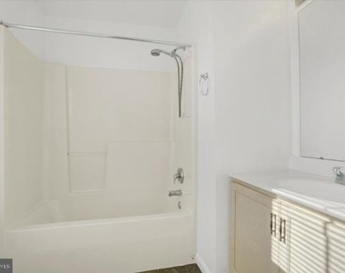 655 Fisher Drive - Photo Thumbnail 9