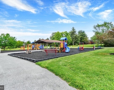 655 Fisher Drive - Photo Thumbnail 20