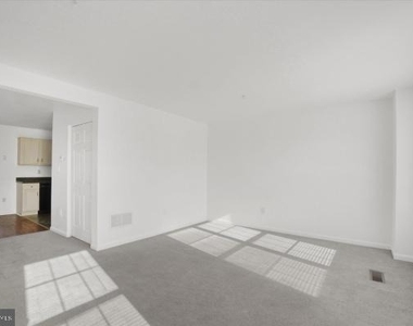 655 Fisher Drive - Photo Thumbnail 2