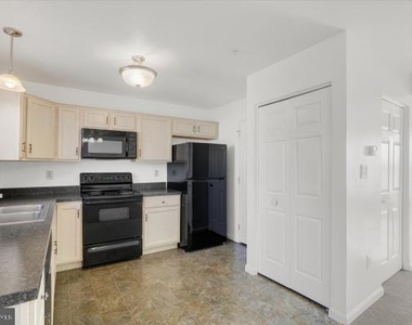 655 Fisher Drive - Photo Thumbnail 5