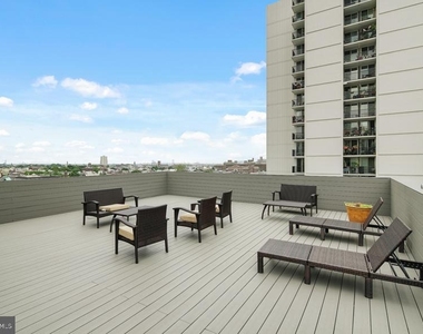 412 S 13th Street - Photo Thumbnail 5
