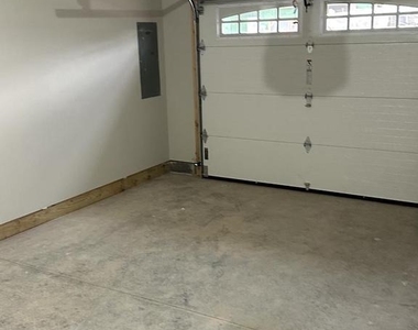 111 Delano Drive - Photo Thumbnail 18