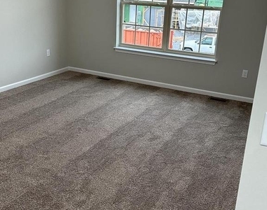 111 Delano Drive - Photo Thumbnail 8