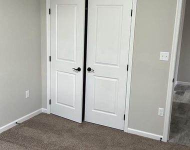 111 Delano Drive - Photo Thumbnail 14