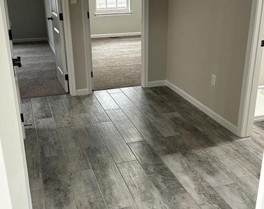 111 Delano Drive - Photo Thumbnail 6