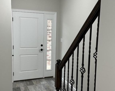 111 Delano Drive - Photo Thumbnail 10