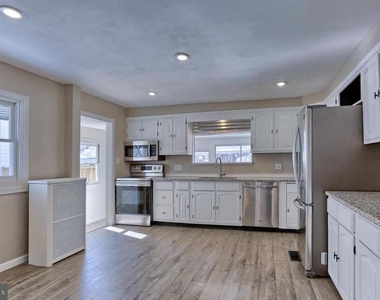 3216 Green Street - Photo Thumbnail 3