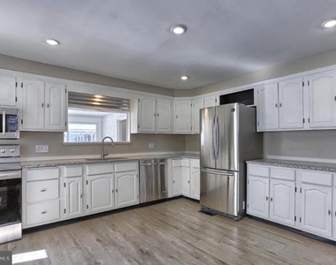 3216 Green Street - Photo Thumbnail 4
